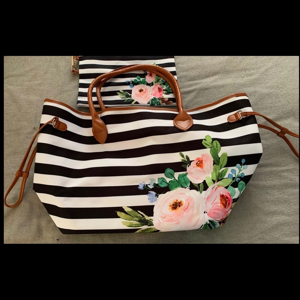 Large purse with matching wristlet